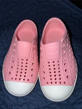 Native Toddler Pink Slip-On Shoes with White Toe Caps Size C7 Lightweight